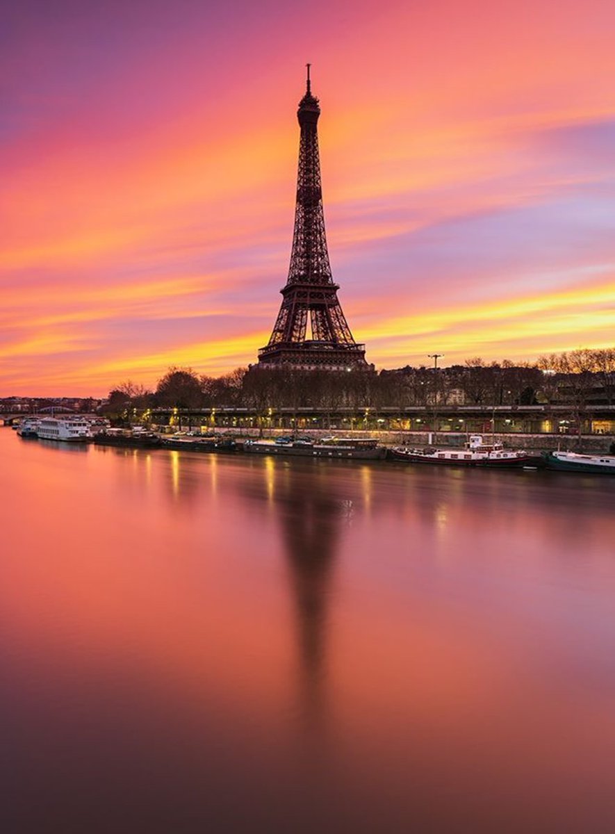 ViralTodayX's tweet photo. Sunset in Paris https://t.co/KhNGrXHMIT