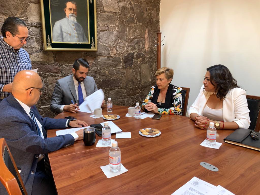 CongresoEdoSLP's tweet photo. #AlMomento #TrabajoEnComisiones 

Reunión de la Comisión de #SeguridadPública, Prevención y Reinserción Social. https://t.co/RuePXBGn0B