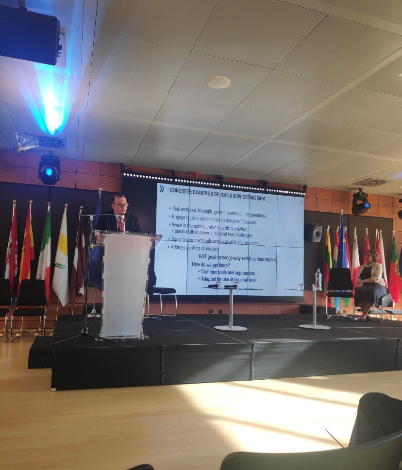 SJacobzone's tweet image. Pleased to present keynote at the closing event of #ScienceMeetsRegions at EU Committee of the Regions with  @stephen_quest. How can we frame #evidence informed policy making to serve policy makers' needs at local level with good public governance? @OECDgov #EUSci4Regio #Sci4Pol
