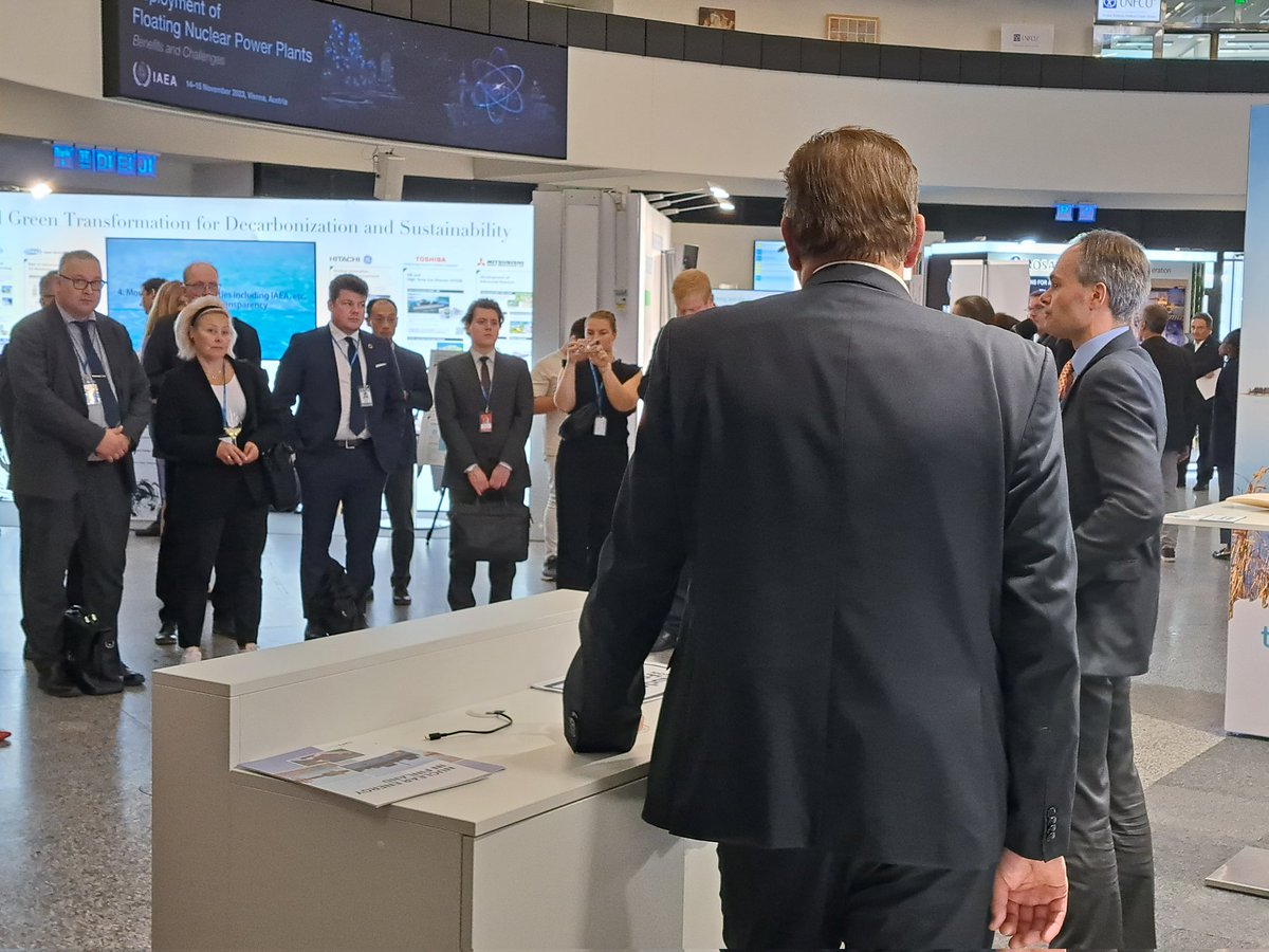 Tänään Suomen osastolla <a href="/iaeaorg/">IAEA - International Atomic Energy Agency ⚛️</a> yleiskokouksessa vipinää.  Ministeri <a href="/KaiMykkanen/">Kai Mykkänen</a> ja <a href="/_finnuclear/">FinNuclear</a>.'in kutsuvierastilaisuus. Hyvin edustava on Suomen näkyminen😊👍