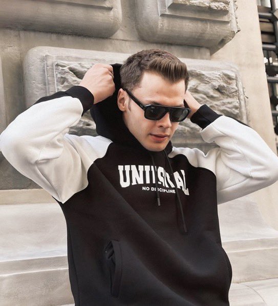 artık senin markanın ürünlerini giyebilecek olmanın mutluluğu içerisindeyiz seninle gurur duyuyoruz tolga kandemir kaliteli karakterini yeterince yansıttın şimdi sıra tarzını yansıtmanda

TheFifth ByTheKandemir