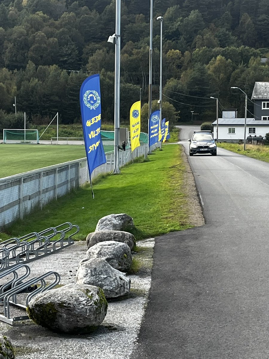 Lokaloppgjør på bortebane mot Sula sportsklubb 18:30! Banen er pynta til fest.