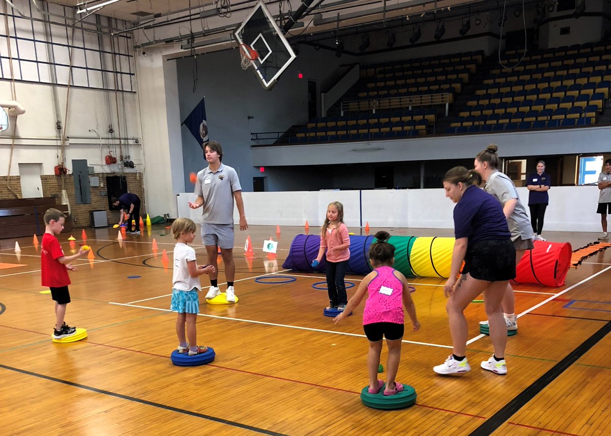MNSU_AHN's tweet photo. Love seeing our @MankatoPEDAPE and @COEMankato teacher candidates designing, implementing, and participating in health and fitness activities for children and their families in the Le Sueur-Henderson School District! More:  https://t.co/JSBAMFUJXK 
#MNSUAlliedHealth #MavFam https://t.co/4ZIQv7rHjI