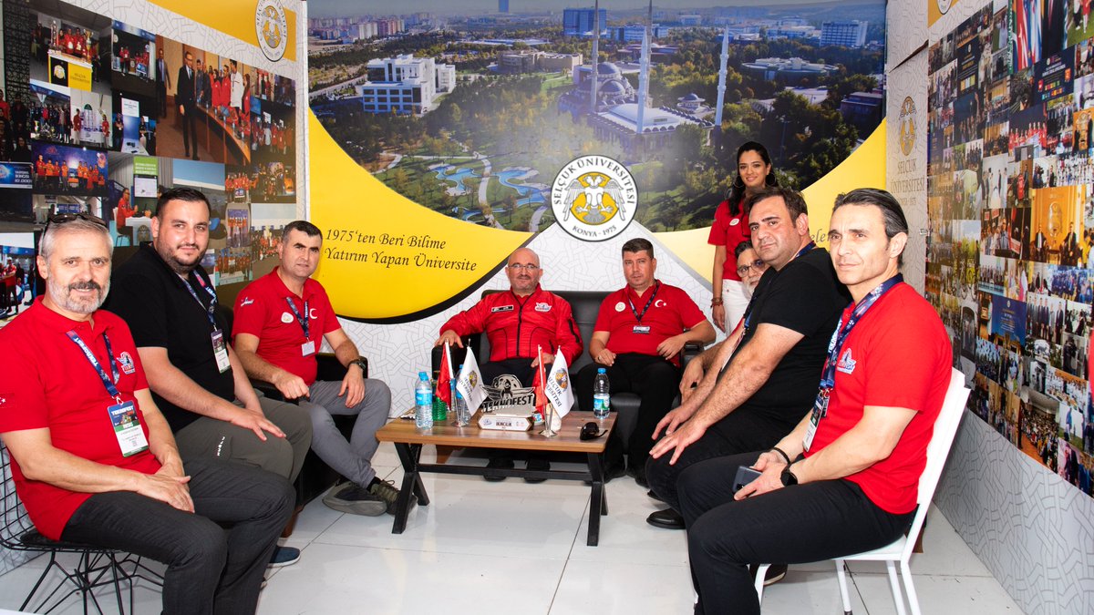 selcukuniresmi's tweet photo. Türk Standardları Enstitüsü (TSE) Başkanı Mahmut Sami Şahin, TEKNOFEST'te Üniversitemiz standını ziyaret etti. 

#SenGELECEKSİNdiye bekliyoruz! 🥳

#TürkiyeYüzyılı🇹🇷
#SelçukÜniversitesi🏆
#MillîTeknolojiHamlesi🚀 https://t.co/c6Ps7SXqul