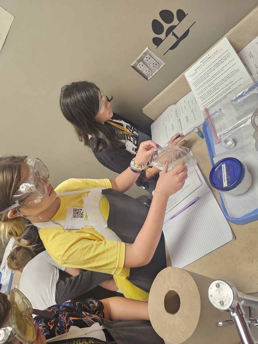 LPJScience's tweet image. Mrs. Lashley's classes are Investigating Evidence of Chemical Reactions! #LPProud #LPLegacy @wgjackso #LPStrong @lpisd @Baker_6th_Grade #LPGreatThings