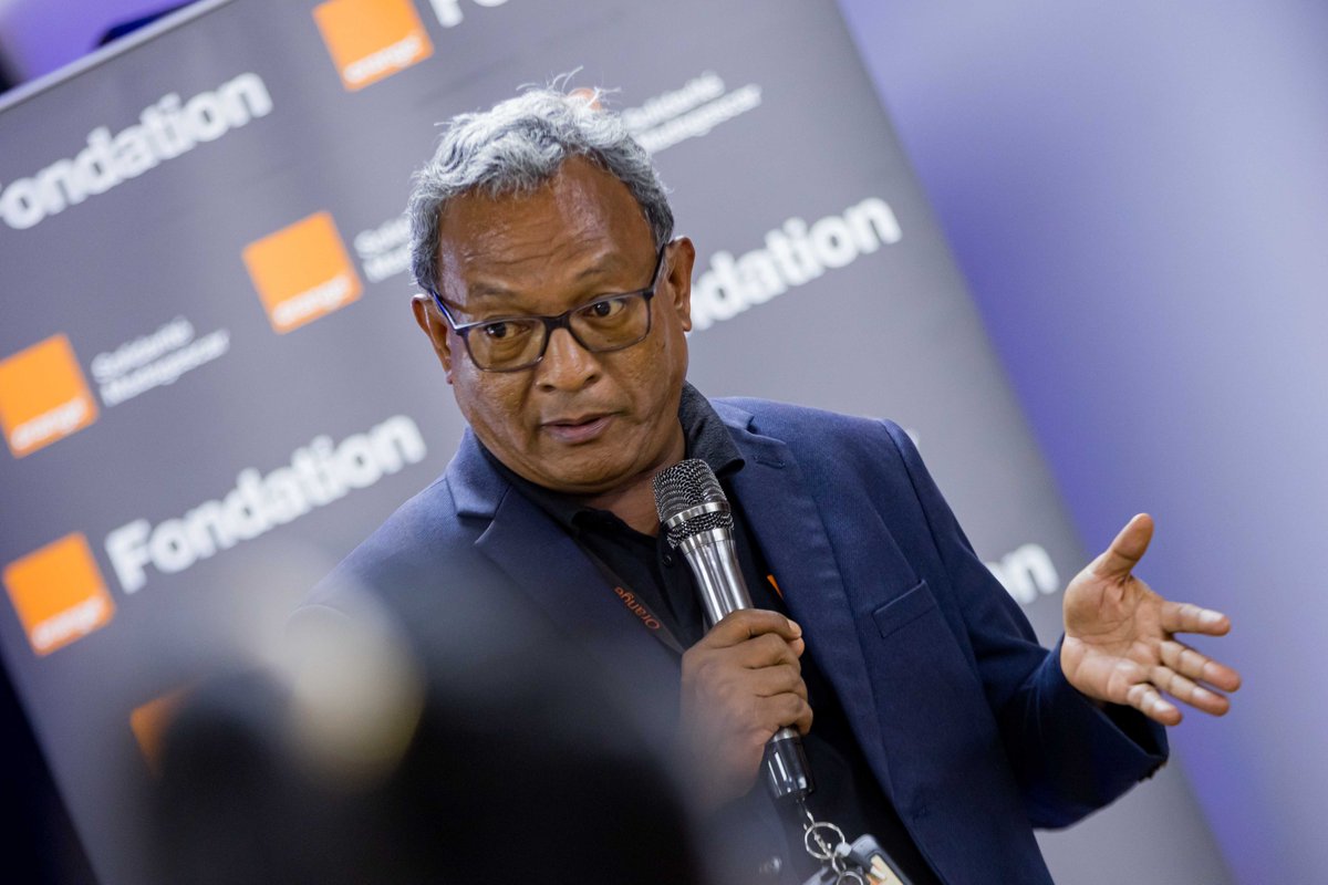 bj_Arson's tweet photo. Les bénévoles d'@Orange_mg donnent de leur temps afin d’accompagner les actions sociales d'@OSMadagascar. Les échanges avec @fcosson2 et @DebordFrederic nous rappellent que l’engagement de chacun est précieux pour tous ! https://t.co/tIqTI3laLm