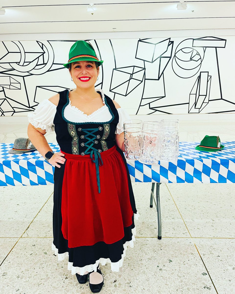 PlazaEvents's tweet photo. Can you “stein” it? Sign up for our Steinholding competition #AtThePlaza TODAY at 12:15 pm. #Oktoberfest #OnlyGoodStuff https://t.co/9nPDFMIf60