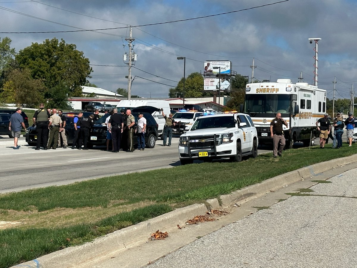 IowaDPS's tweet photo. Thank you to Troopers, DCI Agents, TAC team, the Bearcat, and K9 units for your quick response. #StandingTogether #WeAreDPS #BlueWorks
2/2 https://t.co/bxQ9EkQXkO