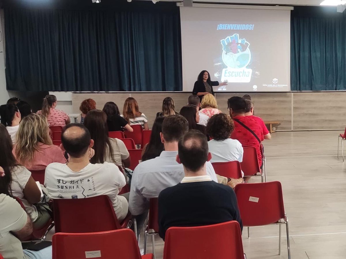 smp_feye's tweet photo. Estamos de cine ESCUCHANDO a nuestras familias en las primeras reuniones #Escucha #FEYE #LaProvi https://t.co/XoLD4Unmt1