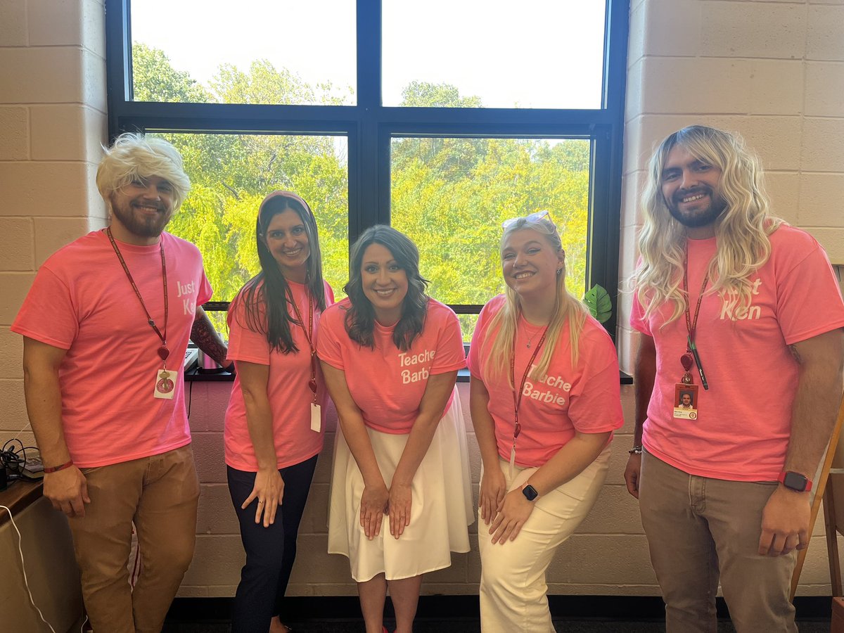 MissV_Andrews's tweet photo. Hi Barbie! Hi Ken! 🩷🌸🎀🙋🏼‍♀️ #mohsspiritweek @KevinRStansber1 @MsMargosiak @MountOliveTSD https://t.co/FIahO3s6sk