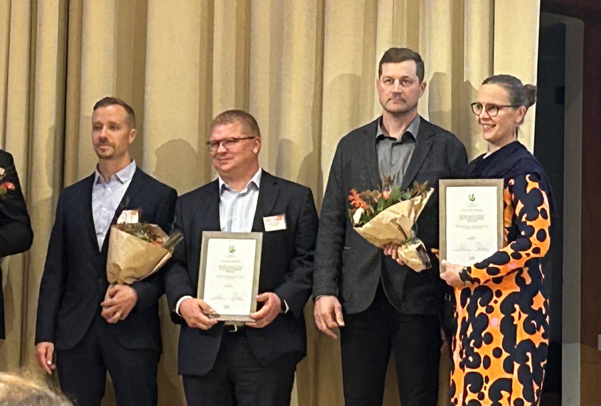 Luomuliitto on palkinnut Vuoden Luomutuote -kilpailun kuluttajatuotesarjassa lajissaan ainoan, kotimaisen luomusinihomejuuston Saloniemen juustolasta. Ammattikeittiötuotteiden sarjassa palkinnon vei Tammisen savusaunapalvikuutio. Palkinnot julkistettiin Luomuelintarvikepäivässä