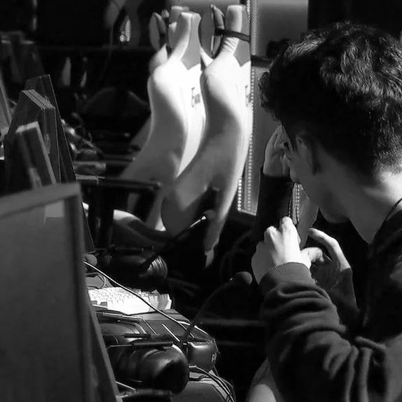 DebornYfps's tweet image. Obrigado @CounterStrike 🙏