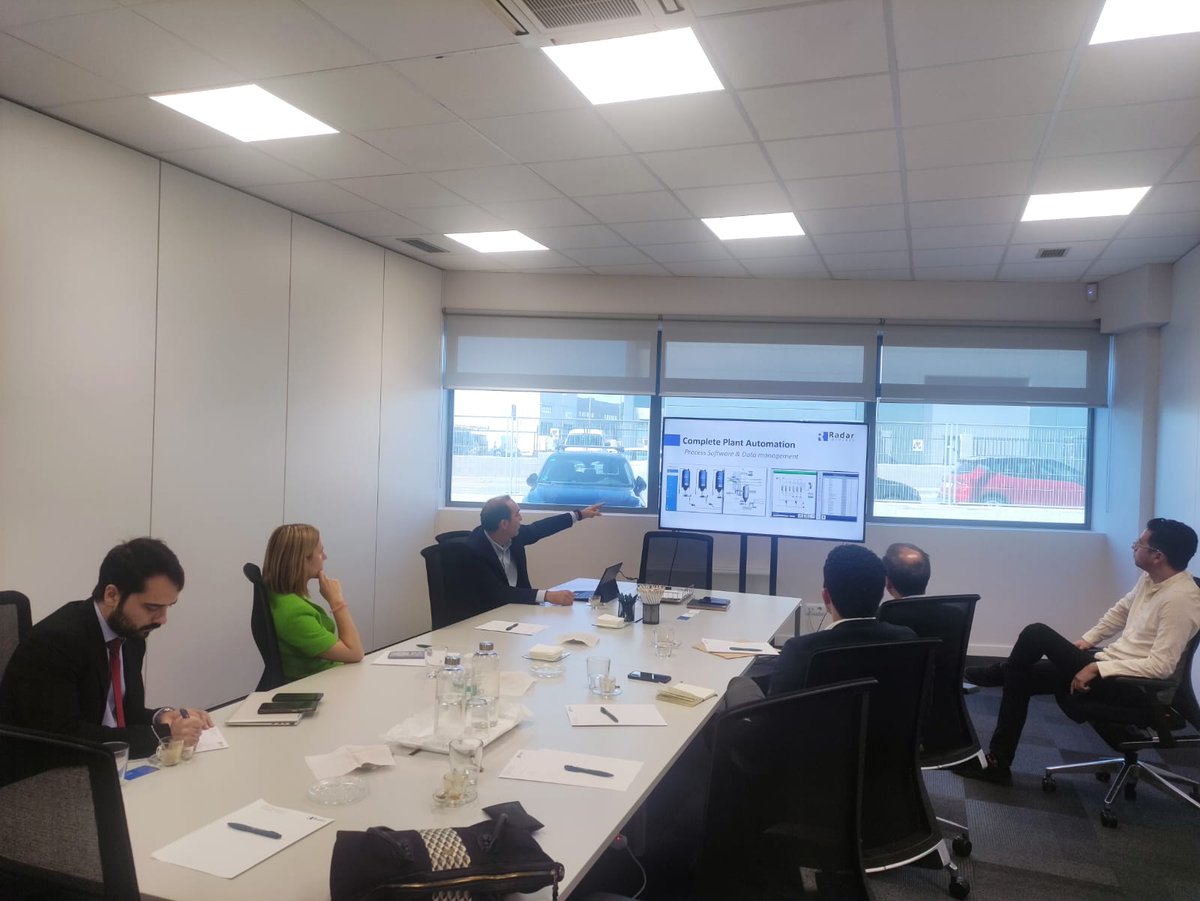 ConsulMexBCN's tweet photo. Junto a la delegación 🇲🇽 que participa en #AlimentariaFoodTech en Barcelona, visitamos las instalaciones de la empresa #RadarProcess, expertos en soluciones integrales para la industria alimentaria, con tecnologías innovadoras y servicios avanzados en manipulación de alimentos. https://t.co/PpGB5Ayd9A