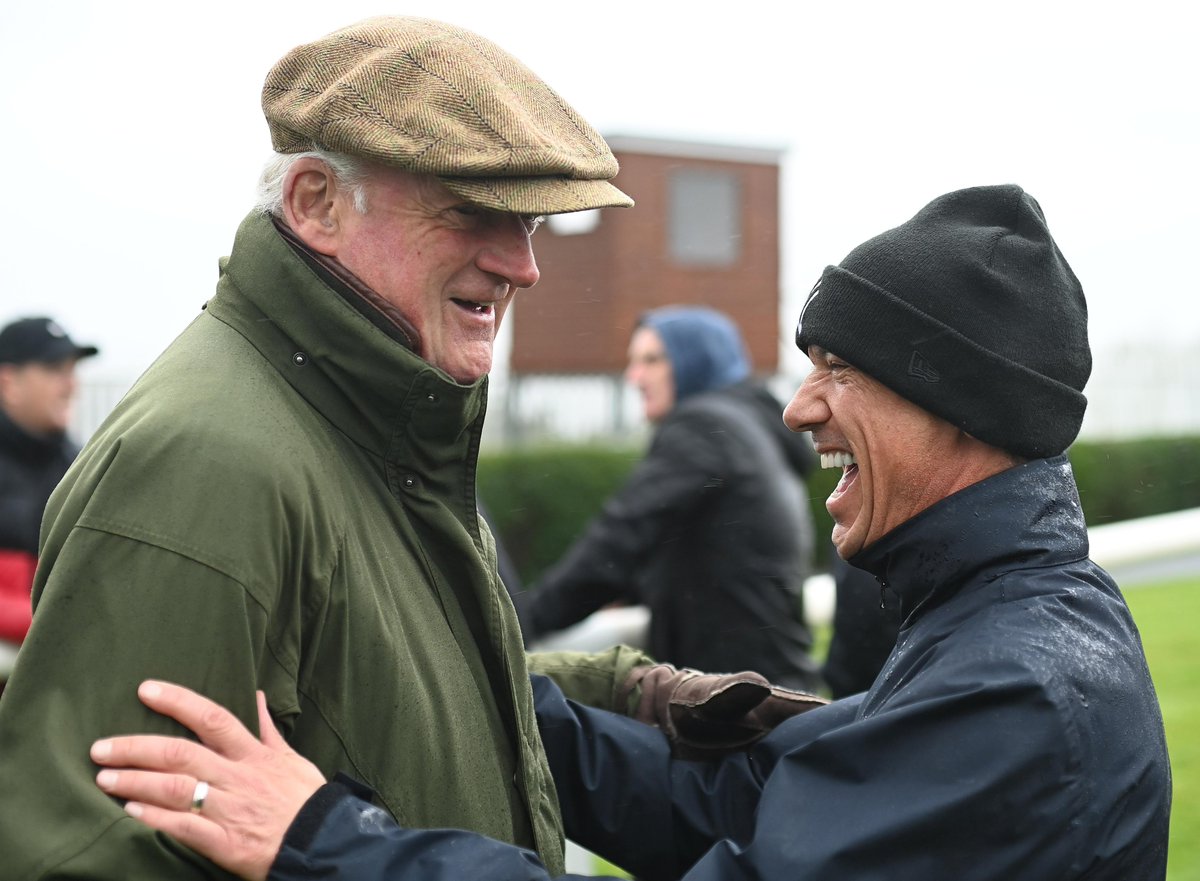 What's Willie saying to Frankie here? 😆👇 📸 @patcashhealy