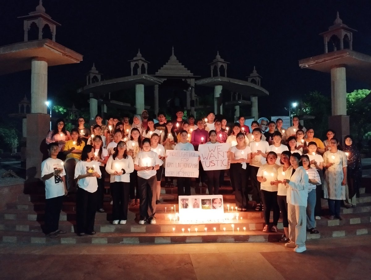 KalpanaAk09's tweet photo. Candle light vigil for the departed souls at Tantia University.
May their soul rest in peace 🙏 https://t.co/Gagpk6ULDt