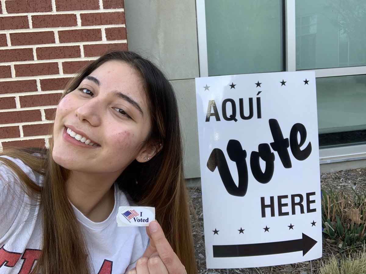 lcamarillo1's tweet photo. @SuVotoEsSuVoz SVREP happy to support #YouthVoterFest @HPEichling55 at @UTSA #SVREP team will register eligible to #vote students. SVREP is currently working #RegisterToVote students at community colleges, Spring we target high schools...have since 2008 @WCVI @Menendez4Texas https://t.co/gtFEuLs49N