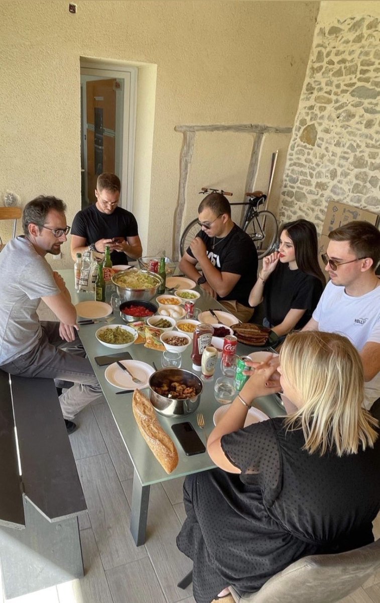 Petit zoom sur notre festin d'inauguration pour nos nouveaux locaux ! 
L'occasion de partager un repas convivial en équipe et de savourer des moments précieux ensemble 🍽️

Stay tuned 👀