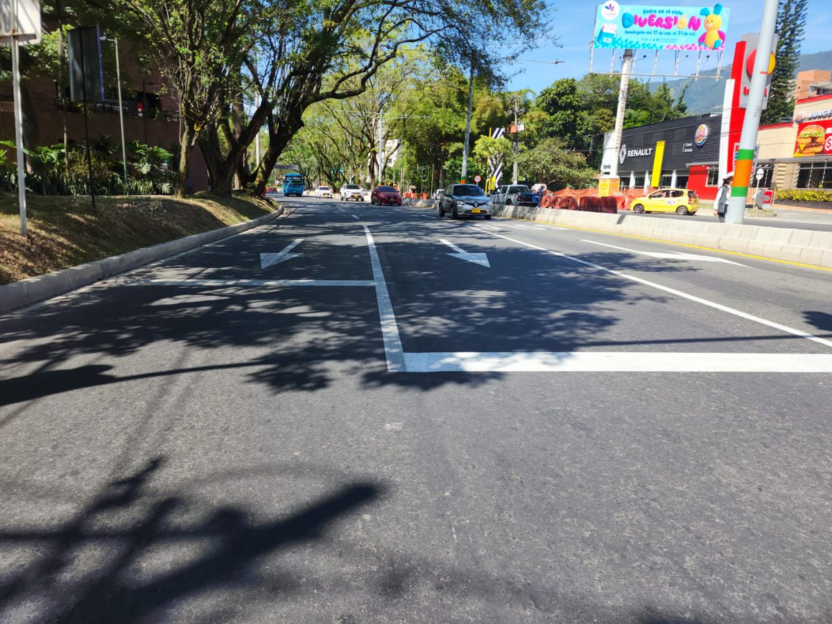 Metroplus_SA's tweet photo. Hoy con @AlcaldiaEnv y @MinTransporteCo dimos apertura total al tramo 2B Metroplús, habilitando las vías entre Pecositas y Palogrande. 315 m de longitud, en una doble calzada con 3 carriles cads uno. Le apostamos a la #MovilidadInteligente del sur del Valle de Aburrá. https://t.co/OLqfcFH7A1