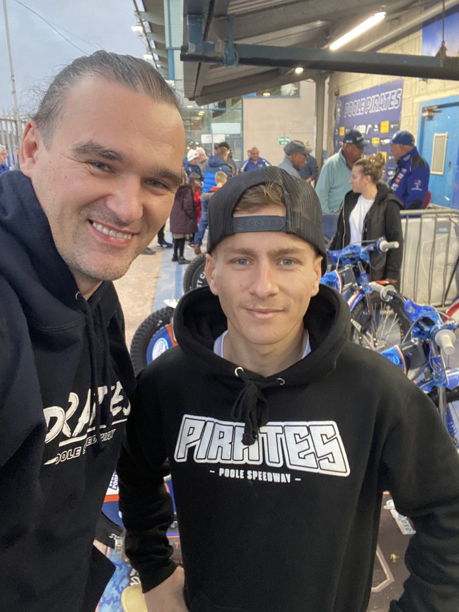 81suppDRt's tweet photo. @SCAsgardian With my new bestie here, some say he is the coolest dude on the third planet from the Sun 😎🤘🏻 https://t.co/E26JVwMIBw