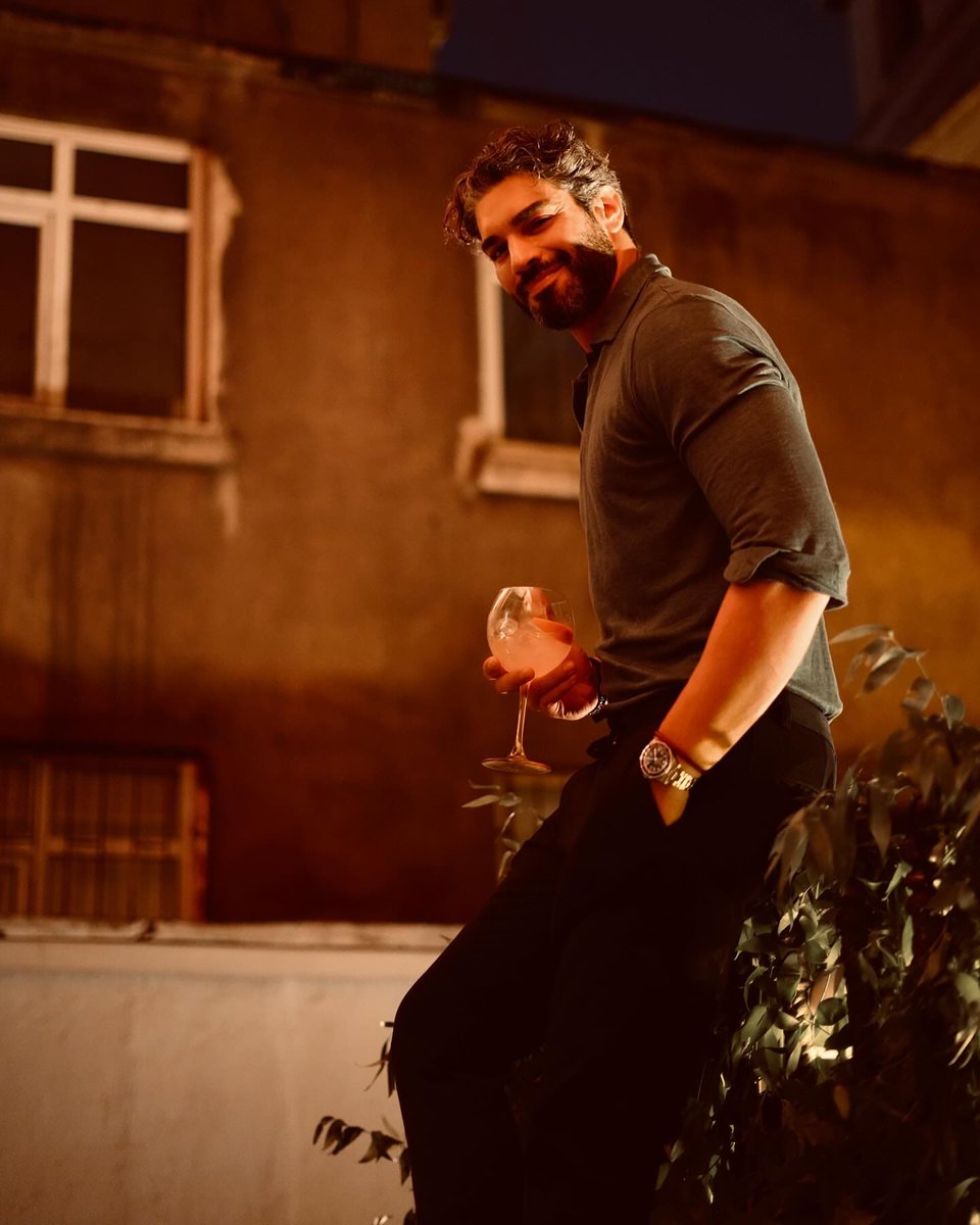 sukruozyildiz_l's tweet photo. #New @SukruOzyildiz ❤️
Sicilian nights w/ the great @serrafine 👨🏼‍🎤

#DurveAndaKal
#CumagibiÇarşamba
#davet
#sukruozyildiz #şükrüozyıldız https://t.co/kYpXUkhVmQ