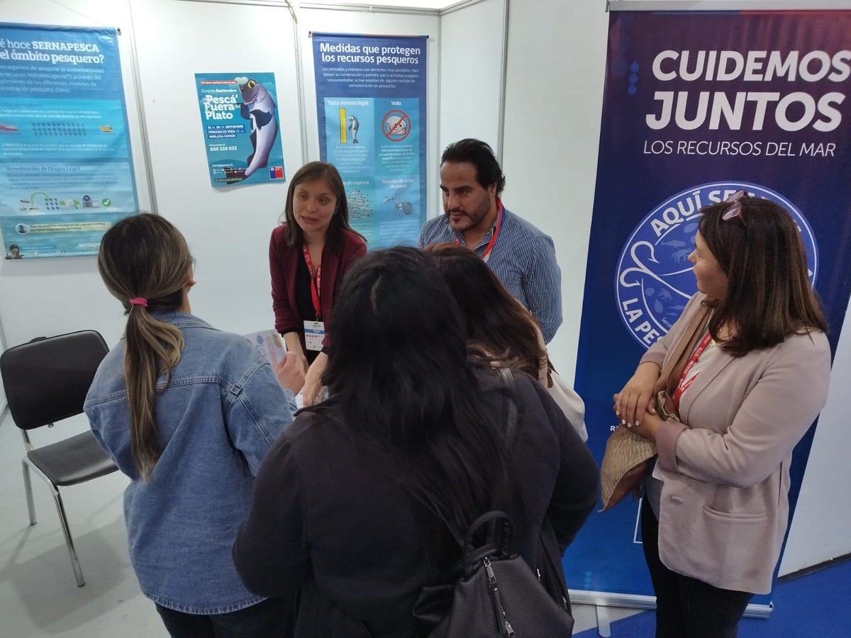sernapesca's tweet photo. #Metropolitana Continuamos en Feria #FoodandService, hoy realizamos dos charlas, la primera enfocada en las medidas de protección de los recursos pesqueros, mientras que la segunda se centró en el sistema de trazabilidad de Sernapesca, su implementación y funcionamiento. https://t.co/onuGS7ifIZ