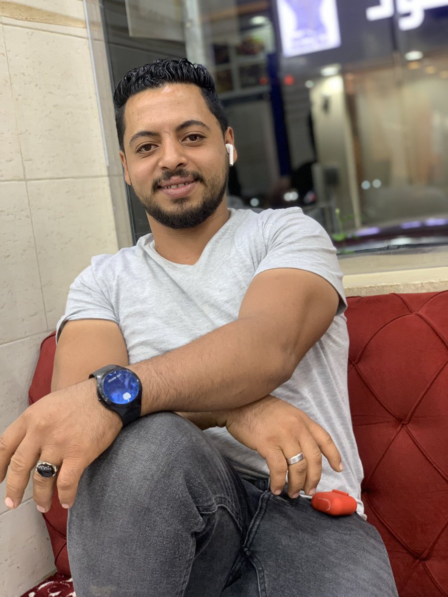 انا مش بغني بس ممكن تسمع عني 😊😊..