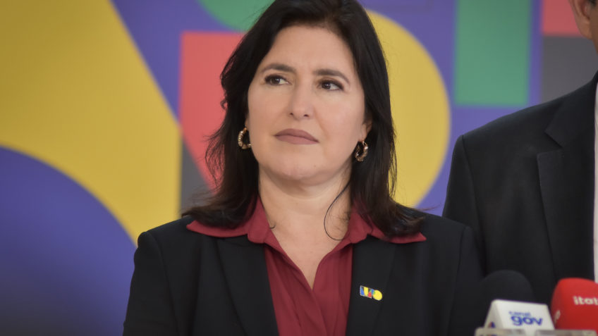 Olhei rápido e achei que o Xororó era a Simone Tebet