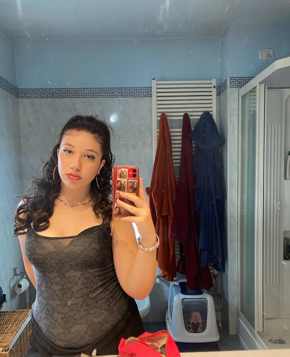 sof__ii's tweet image. questa voglia pazza di farmi nera