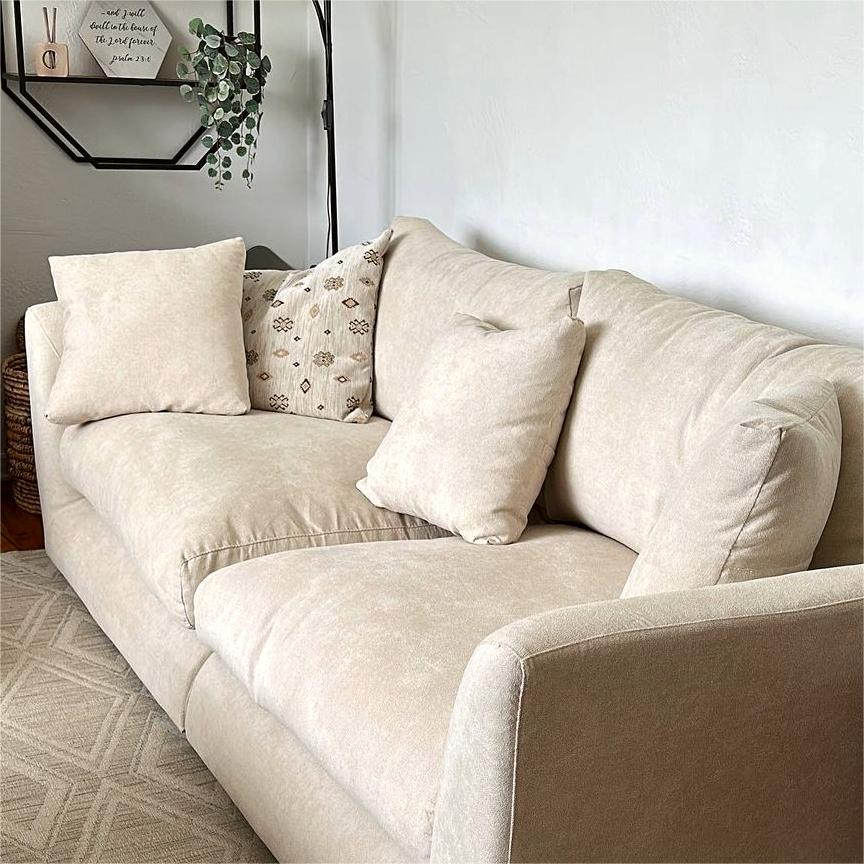 Elevate your home's ambiance with the clean and inviting Beige Plume Sofa. A perfect choice for every design aesthetic💕 
25home.club/44sXjet

#25home #25homefurniture #homedecorating #interiordesign #cozyvibe #livingroomdecor  #neutrallivingroom #neutraldecor