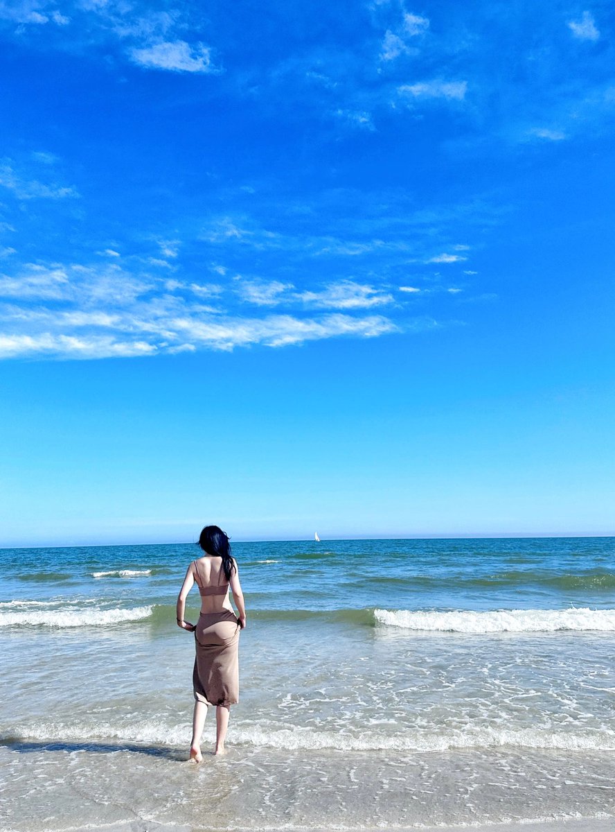 HugoJuhauhsdd's tweet photo. We walked along the beach, enjoyed the sunset, wandered along the beach, felt the wind and waves,🥳🌊💦 #photography https://t.co/lkarm9Fjxg