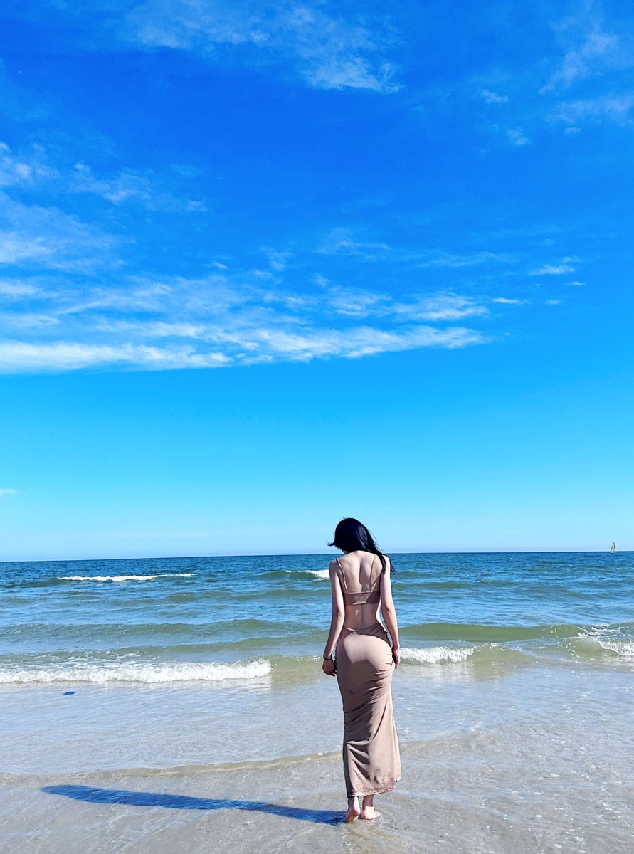 HugoJuhauhsdd's tweet photo. We walked along the beach, enjoyed the sunset, wandered along the beach, felt the wind and waves,🥳🌊💦 #photography https://t.co/lkarm9Fjxg