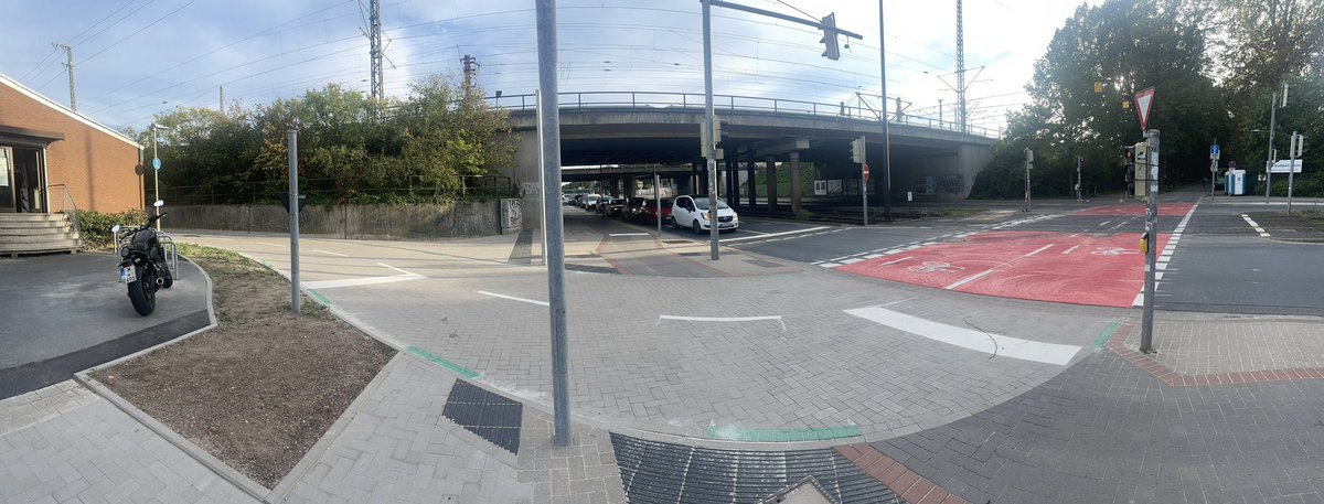 ICESonic6's tweet image. Dennoch Lob und Anerkennung für die Zuständige Fachbereiche @hannover danke @gruenehannover @adfc_h @KlimaRegion @SFahrrad @BelitOnay @2025Hannover so geht #KlimaNeutral2030