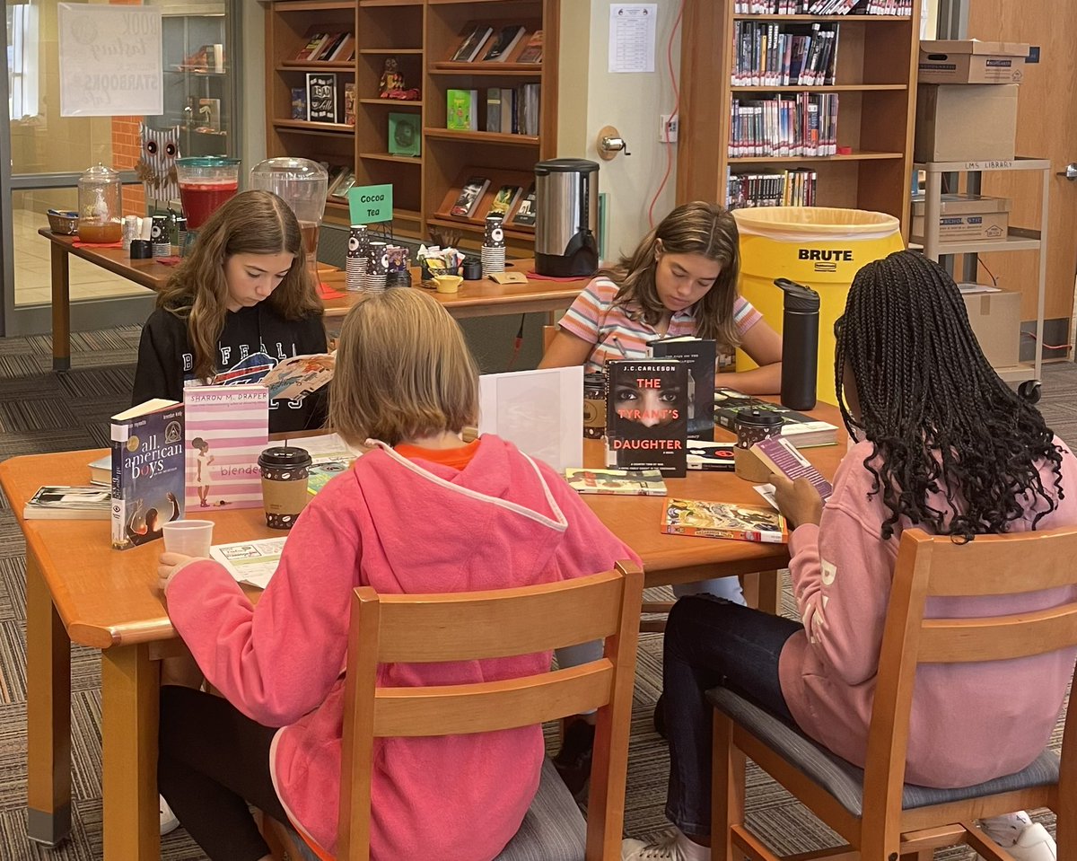 MelissaAndrejko's tweet photo. We had so much fun at our first book tasting event in our Starbooks Cafe! ๐๐โ๏ธ๐ชโค๏ธ #readalatte https://t.co/0PKeV5l7HF