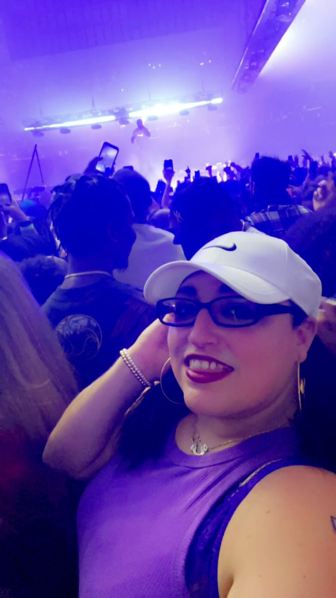 D_BABII's tweet photo. So I did something crazy: Saw @Drake 3 times this weekend.
Floor tickets: $500 each
Waited outside: 7hrs each time
Seeing Drake &amp; he sang to me and noticed my tattoo: Priceless 🥹🦉 https://t.co/PEC6VPGTGZ