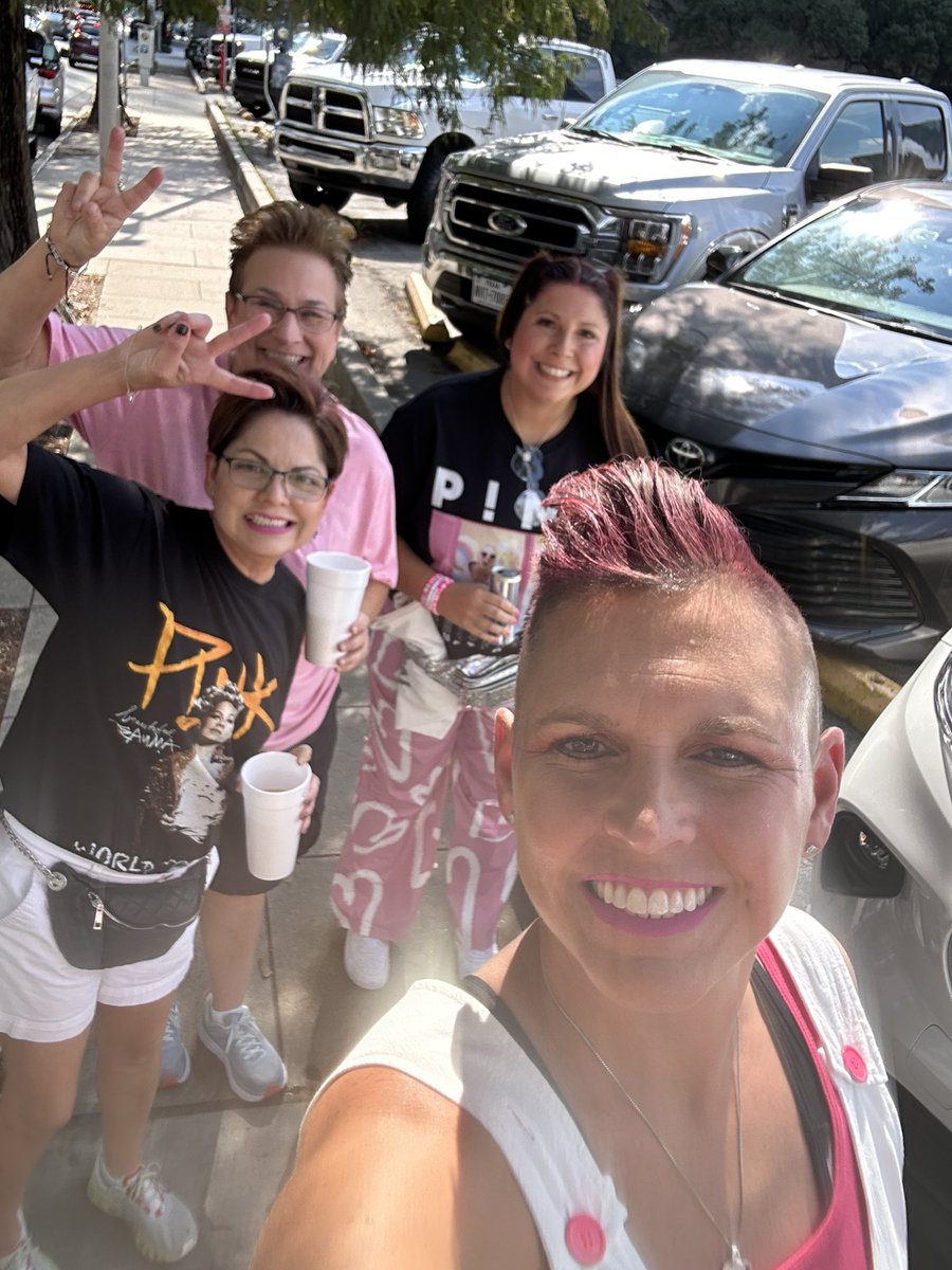 mandythib's tweet photo. @pink 🤟🏼🩷 https://t.co/Xui8kZb5zm