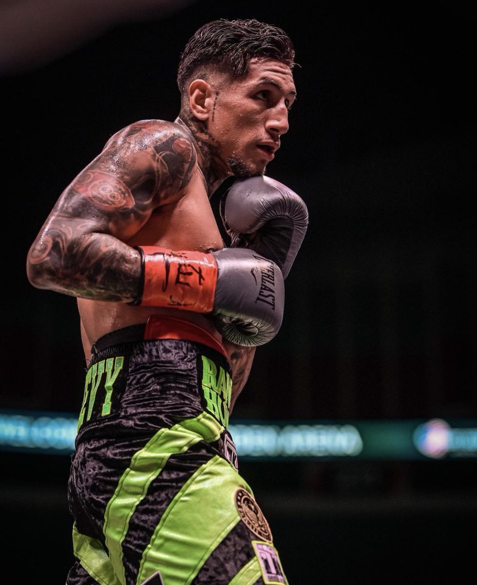 FightersVoice_'s tweet photo. This Week Only On TFV🎙Podcast 🎧 #FernandoVargasJr 🥊 Joins Us On Our YouTube Channel 🎥 https://t.co/Y79a5ApwY4 Subscribe And Enjoy 💻 #EveryFighterHasAVoice #TheFightersVoice #TheOnlyVoiceThatMatters #TU4R 👍🏼👍🏼 @_FernandoVargas @emilianofvargas @Marvnation_ @BoxingVitals https://t.co/O2dvmA7RG9