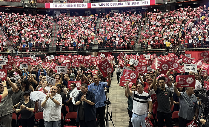 JFedEvolio's tweet photo. Culinary Workers Union Local 226 and Bartenders Union Local 165 voted to authorize a strike at 22 casino resorts properties on the Las Vegas Strip. @TSNN  https://t.co/Kul3VhaTxT https://t.co/ooFegnYymb