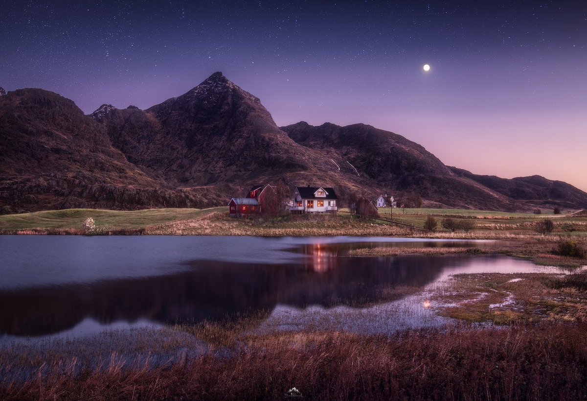 دائما ما كنت اشاهد المنازل المعزولة مع المزارع الخاصة بها وكنت دائما اتعجب من طريقة تفكيرهم ولاكن مع مرور العمر ادركت بأن لابد من اخذ مساحة كافية للعزلة مع النفس بعيدا عن مشوشات الحياة.
حيث ستأتي لحظة وتصطدم بالواقع بأن الحياة تجبرك بأن تكون وحيدا لتكتشف الكثير من الامور