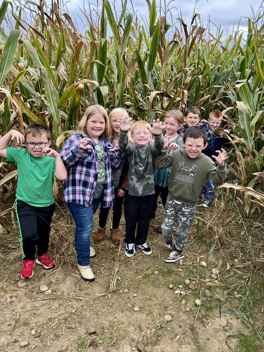 1st grade had a fun morning learning all about grapes at Molly’s Vineyard!! 🍇