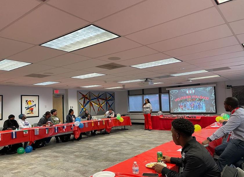 UnionCollegeEOF's tweet photo. Kick off to the Fall Semester with our Welcome Back event! EOF Scholars and staff enjoyed amazing Dominican food, Hispanic music, fun games and demonstrated their commitment to graduating by signing the EOF Banner! #ProudEOFscholars #EOFfamily https://t.co/pVYO7ABWzi
