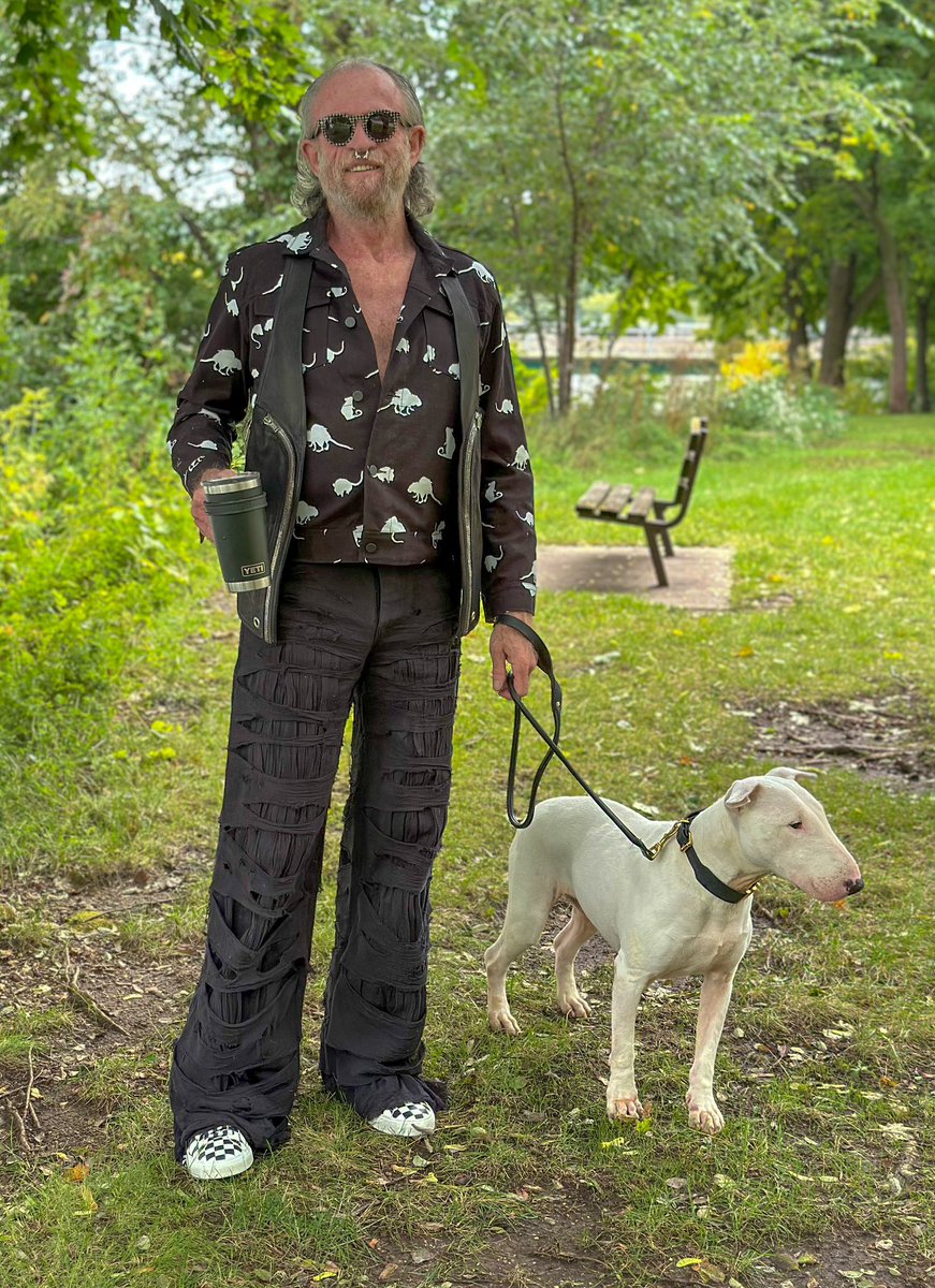 ml_hades's tweet photo. Not so much wind today, but it still doesn’t feel like 70 degrees. #KitNeale printed denim jacket #ParadoxeParis Reaper jeans #RicardoTisci for #Givenchy sneakers #RickOwens Gethsemane Fall 2021 leather Bauhaus vest #RalphLauren sunglasses https://t.co/ZQBdg2lJU0