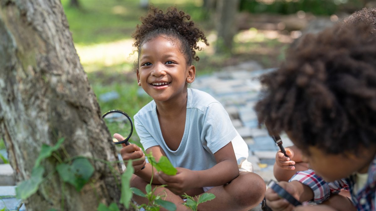 'When young children spend time in natural environments, their cognitive, social and emotional, and communication skills improve.' Teaching young learners to connect with nature: bit.ly/467G2JA

@edutopia #Playmatters #PlayOutside #Outfam