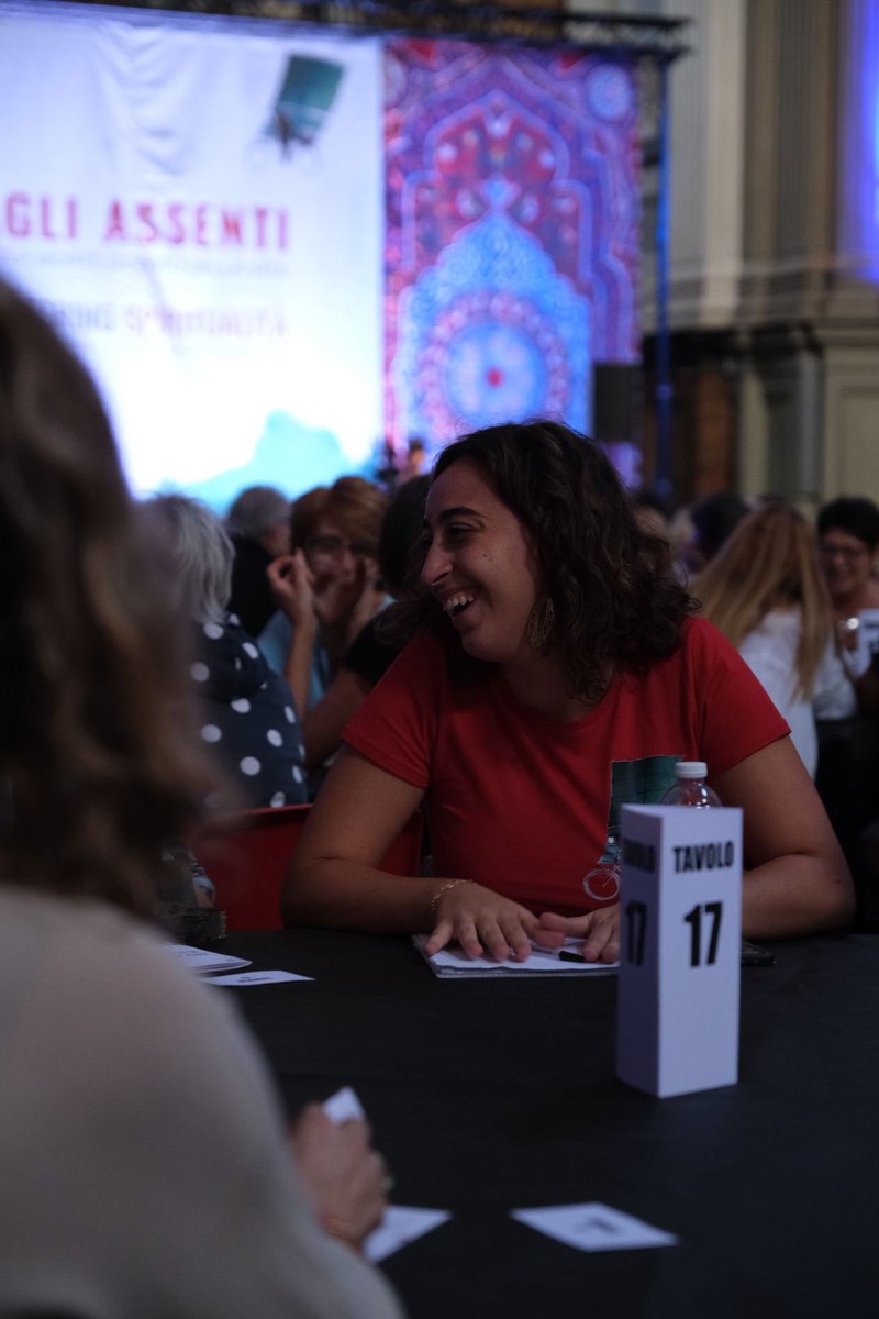 È iniziata la 19. edizione di #TorinoSpiritualità con The Biggest Death Café Ever: la chiesa di San Filippo Neri allestita per ospitare 600 persone a parlare di morte attorno a un tavolo.
“Agli assenti. Della morte ovvero della vita” continua fino all’1 ottobre. #ToSp23