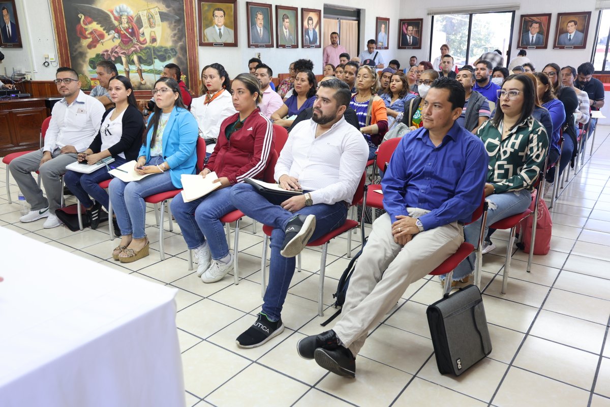 snteseccion32's tweet photo. El día de hoy, en esta su casa la Sección 32 del SNTE, nuestro Secretario General Profr. Daniel Covarrubias López hizo una entrega más de órdenes de presentación, esta vez para...https://t.co/MjCiM2jjcb

En el #SNTE32 y en el #EquipoPolítico ¡Trabajamos para ti! https://t.co/TId7i4yjaZ