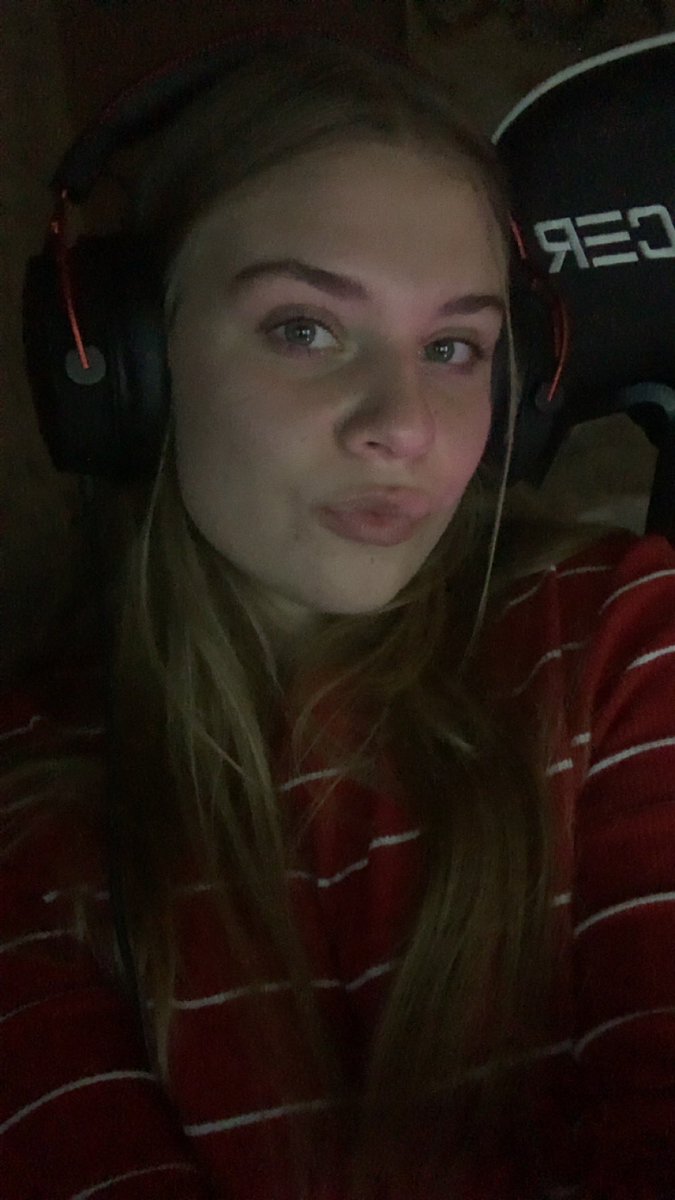 Off stream vibes are different🫶🏻😚