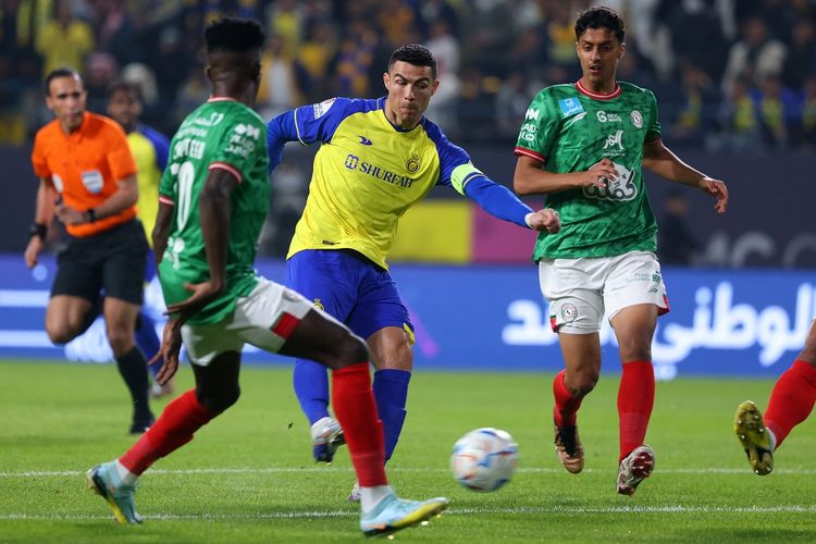 Cristiano Ronaldo Al-Nassr DEBUT vs Ettifaq 🟡🔵 2023 on Make a GIF