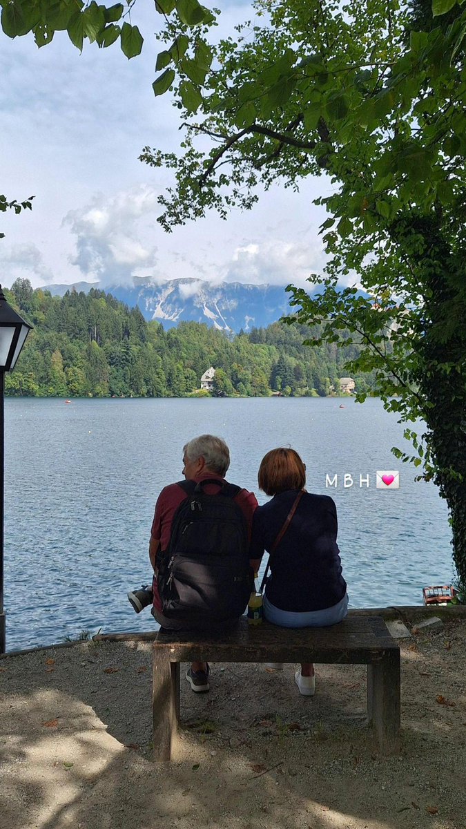 BatoolMarriyam's tweet photo. Let's reflect a little... 🥰
#Photos #Tweets #Twotter #Photography #Slovenia #LakeBled #Travel #AroundEurope #Europe #Life #Love #PhotoOfTheDay #World #GoodPhotos #LoveSlovenia #TravelDiaries https://t.co/Jhol1wNiOb