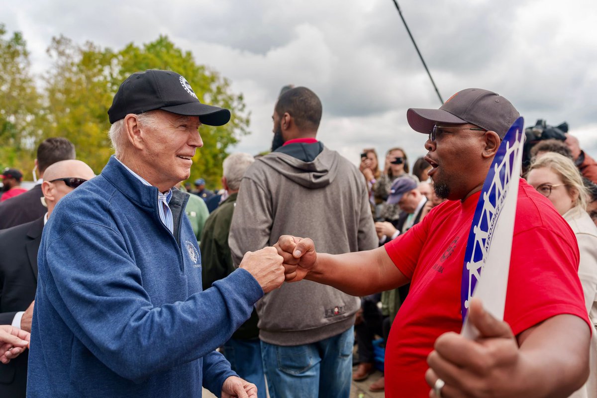 UAWLocal1284's tweet image. UAW #Local1284 members standing in solidarity w/our brothers and sisters at UAW #Local174, GM Willow Run Redistribution Center
@UAW  @uawregion1a