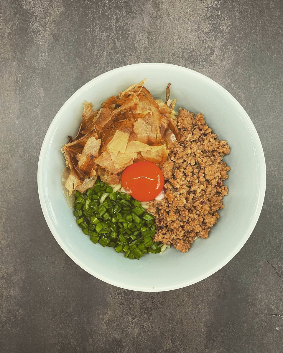 _40yoyo_'s tweet photo. おはようございます　

7:00〜Open  

限定は旨辛そぼろTKMです

自家製麺でお待ちしてます  

#40#ヨー#よー#TKM#たまごかけめん#タマゴカケメン#立ち食い#立喰#stand#犬#dog #朝ヨー#昼ヨー#夜ヨー https://t.co/Ra685rfGdt