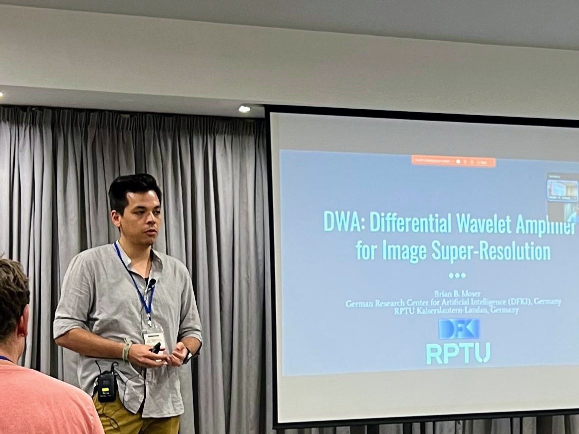 bmoser1995's tweet photo. I was very glad to present my work "DWA: Differential Wavelet Amplifier for Image Super-Resolution", which enhances the capability of a wavelet-based SR #Neural_network, at ICANN23: https://t.co/0XlaHea7CX
#deeplearning #ArtificialIntelligence #computervision #PhD #research https://t.co/y0NTeePTDT